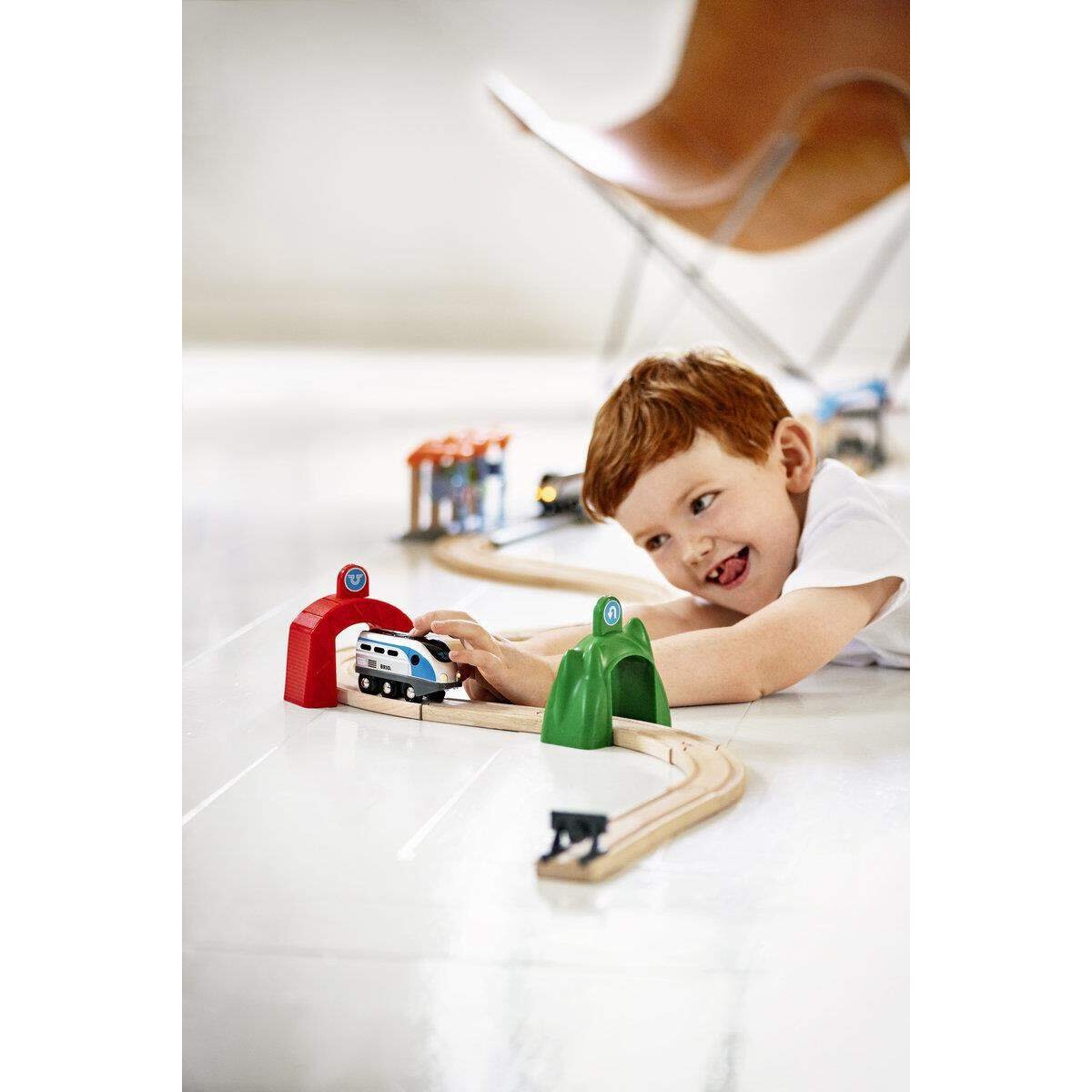 BRIO World Smart Tech Zug mit Actiontunnels
