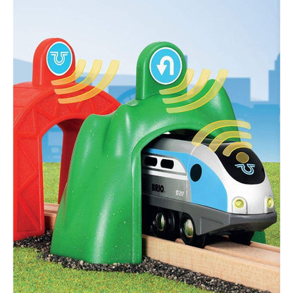 BRIO World Smart Tech Zug mit Actiontunnels