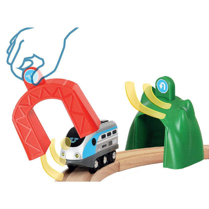 BRIO World Smart Tech Zug mit Actiontunnels