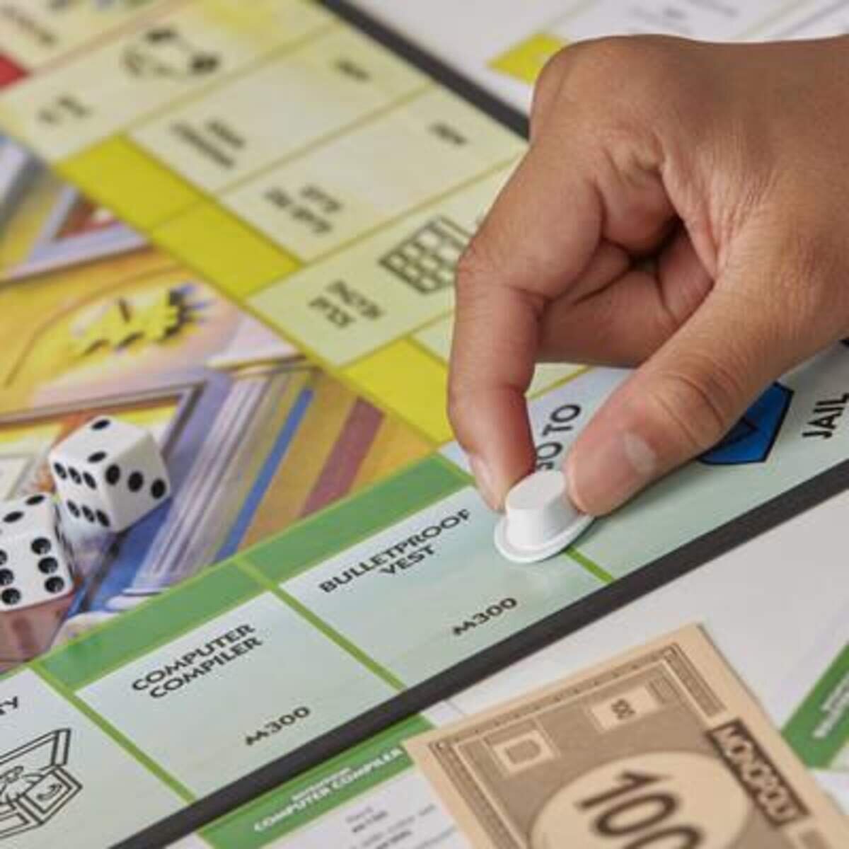 Hasbro Ms Monopoly