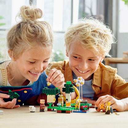 LEGO® Minecraft™ 21165 Die Bienenfarm