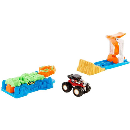 Mattel Hot Wheels Monster Truck Crash-Rampe inkl. 1 Spielzeugauto, Spielset