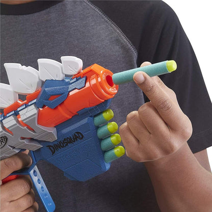 Nerf DinoSquad Stego-Smash Dart-Blaster, 4-Dart Aufbewahrung