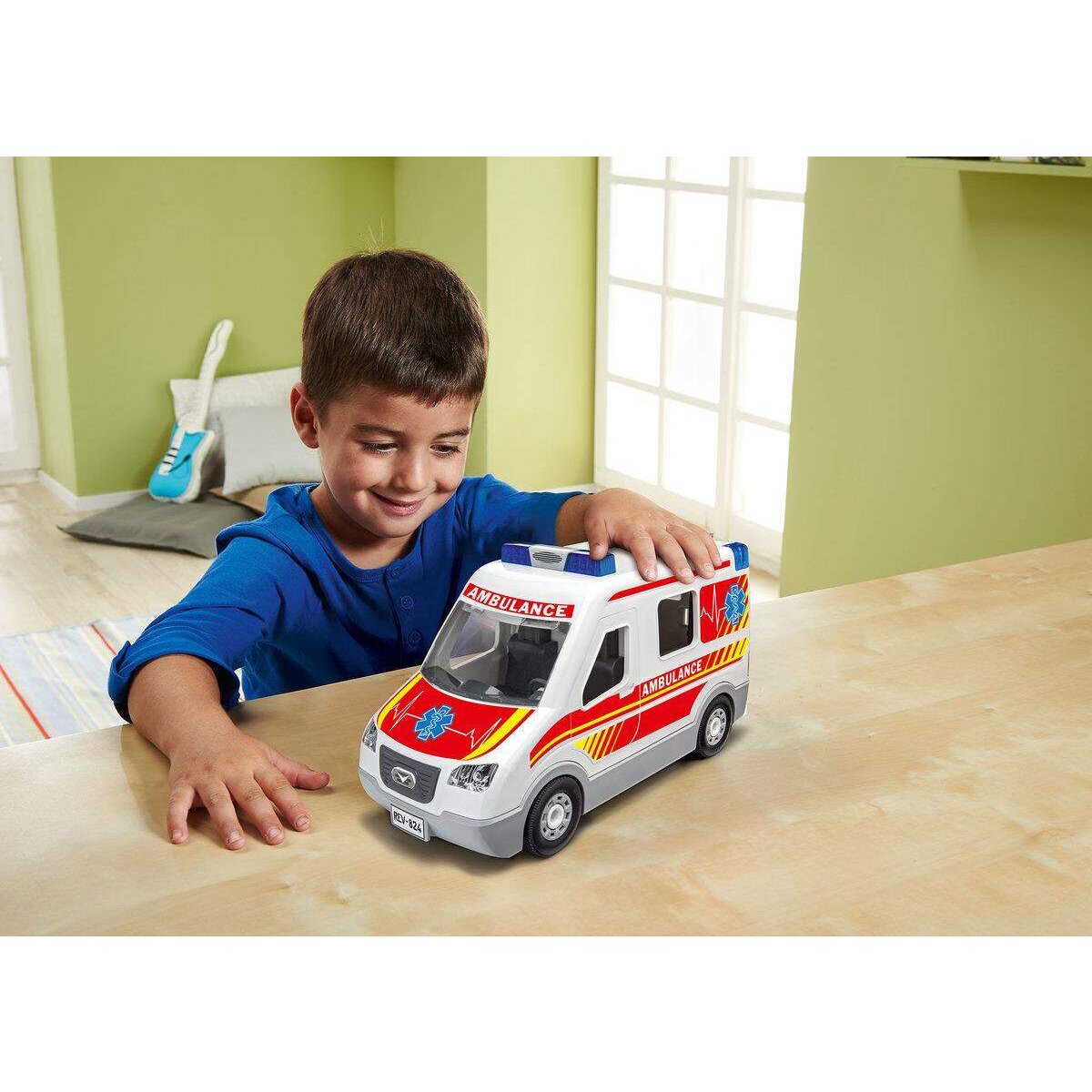 Revell Junior Kit Rettungswagen mit Figur