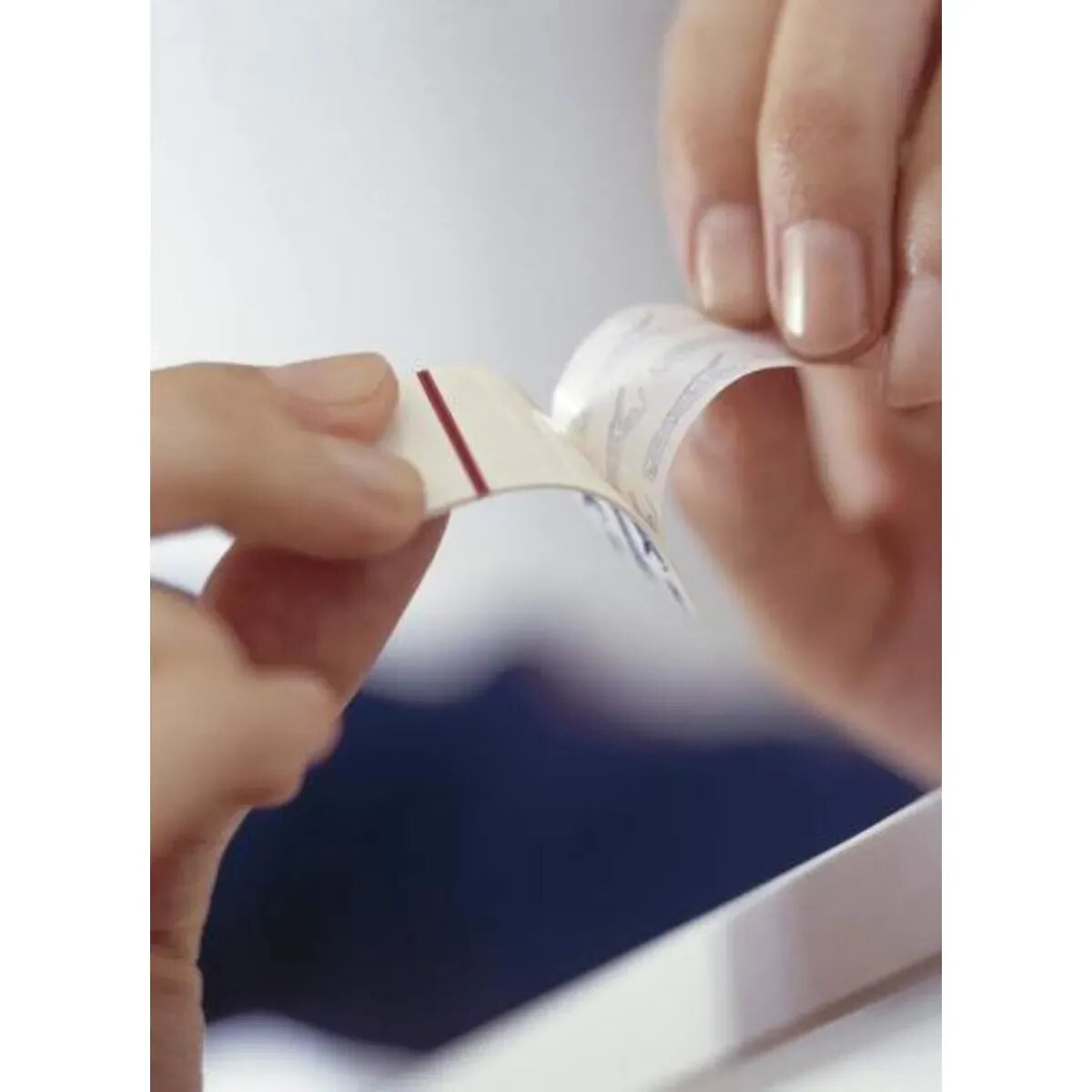 tesa-powerstrips-large-10-strips-F1BA25653.jpg